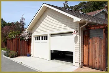 Metro Garage Doors Auburndale, MA 617-870-2361 - serv-sid-res-gdr-19m